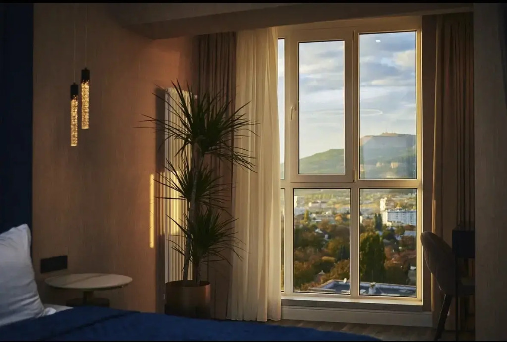 Novaya S Vidom Na Borgustanskiy Khrebet Flat