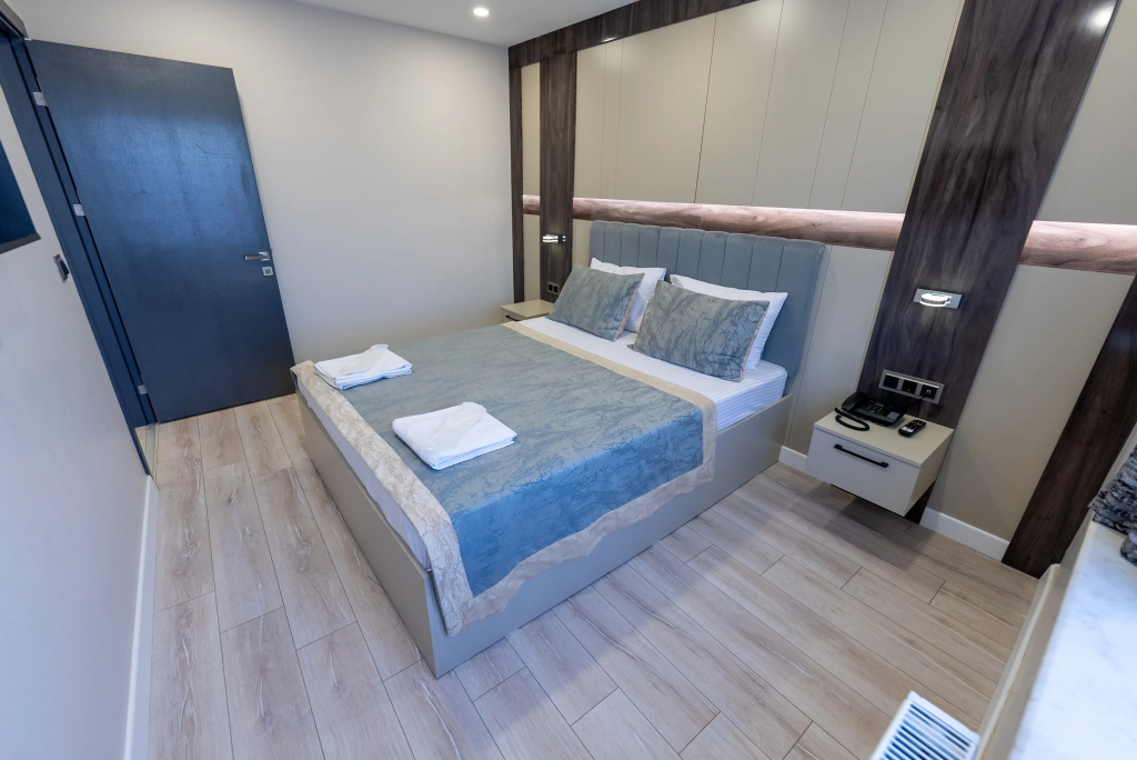 Meros Hotel