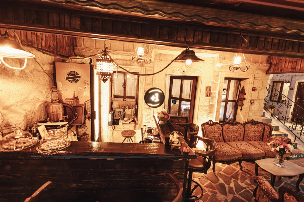 Отель Young Cave