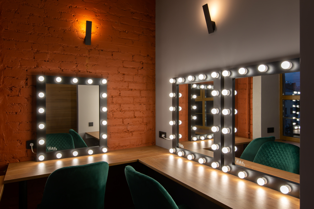 Q-Block Capsule Hotel