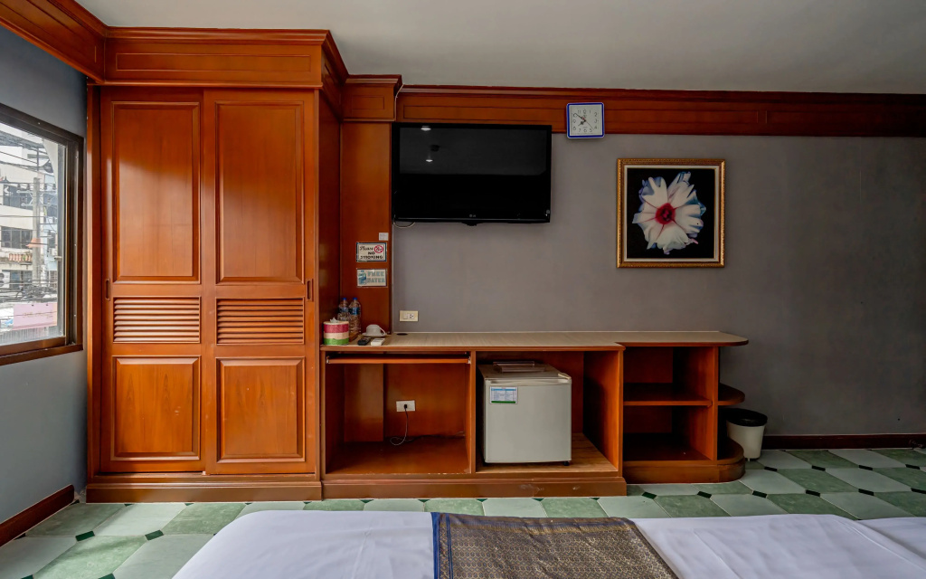 Patong Social Hotel & Restaurant