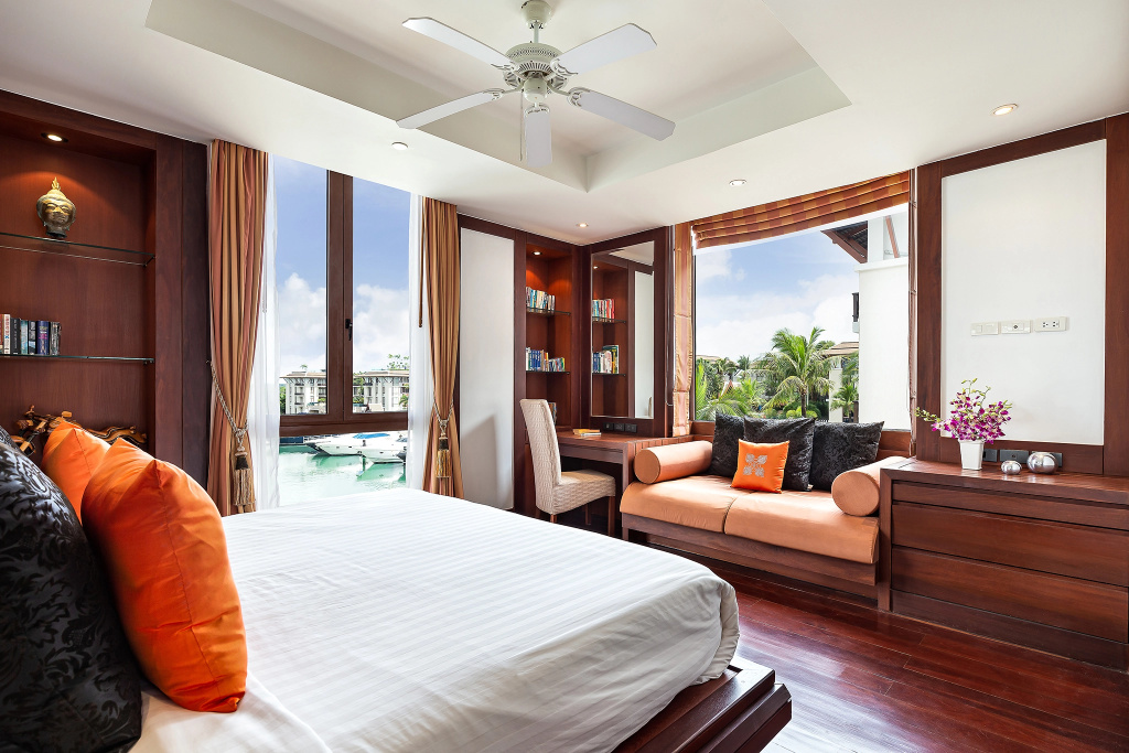 Waterfront in Royal Marina Apartments	