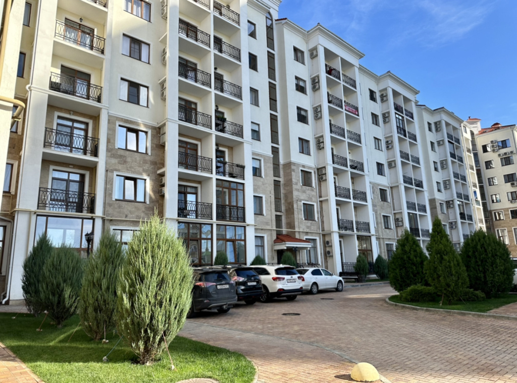 Апартаменты с Летним Бассейном Во Дворе и Своей Террасой от Home Group