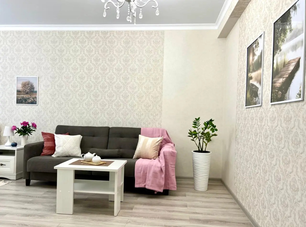 Izyskannaya Yevrodvushka Flat