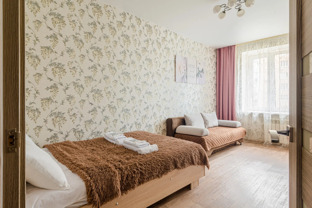 Квартира 2-к просторная в центре на Н.Смирнова 7 от RentAp, 6 сп.мест