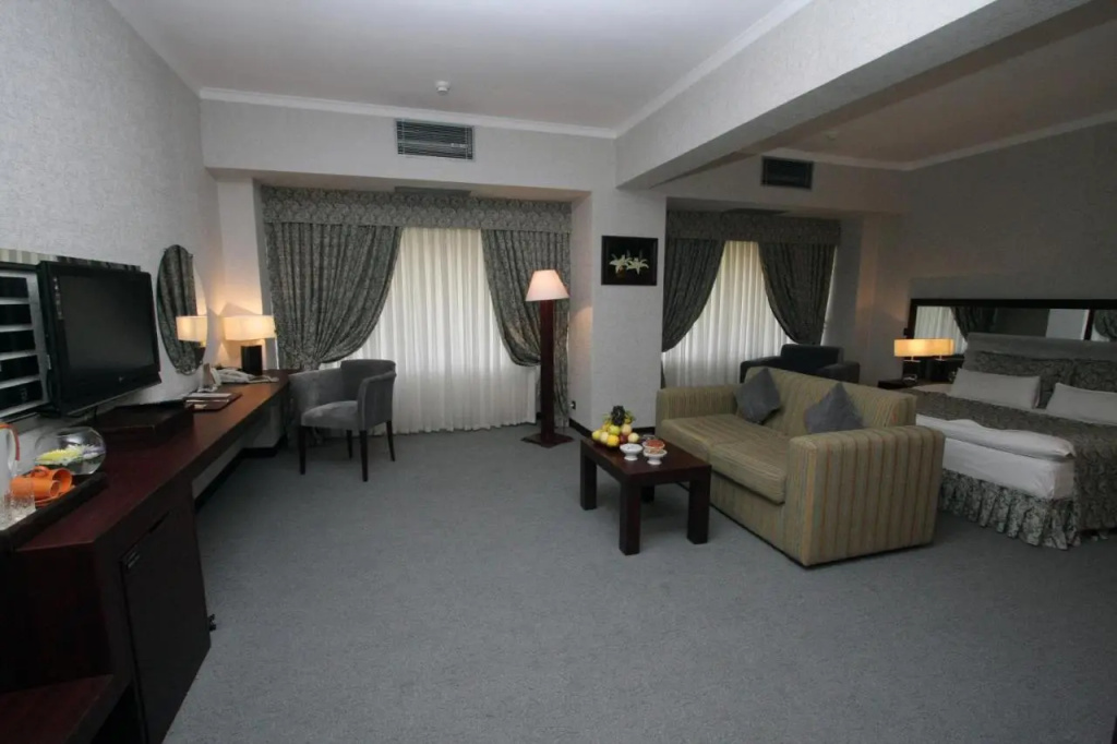 Le Grande Plaza Hotel