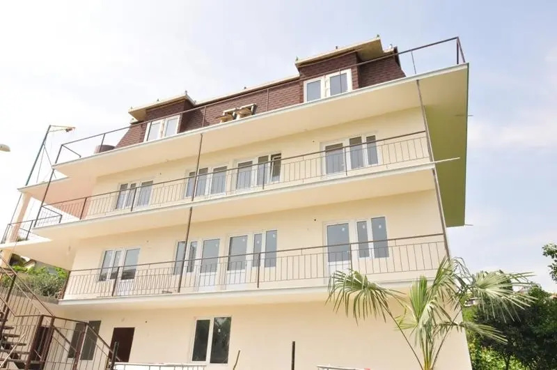 Солнечный