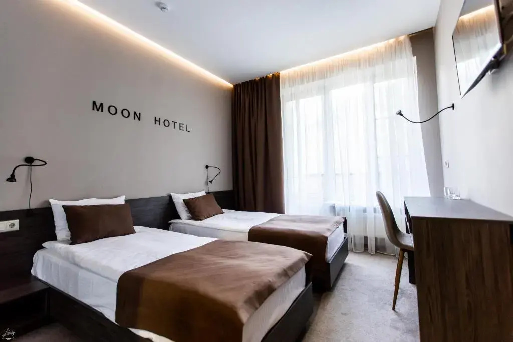 Отель Moon