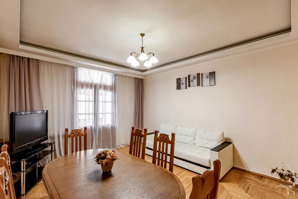 Na Kujbysheva Iriny Savel'evoj v centre kurortnogo bul'vara Apartments