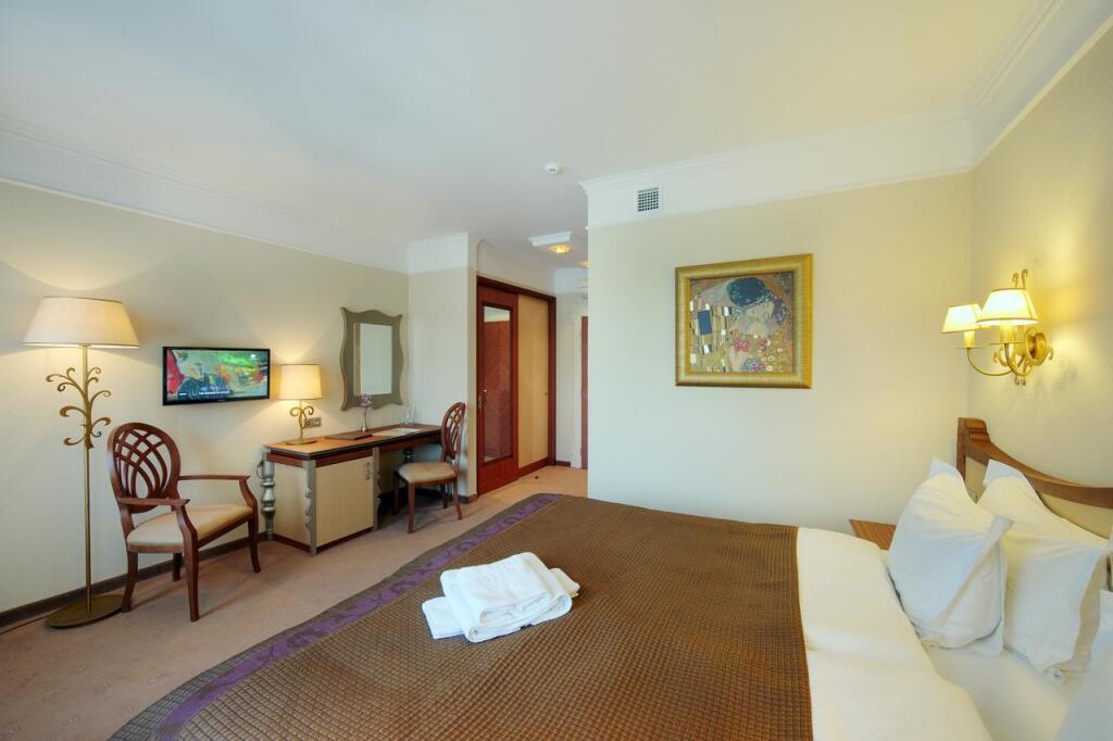 Dvor Podznoeva - Main Building