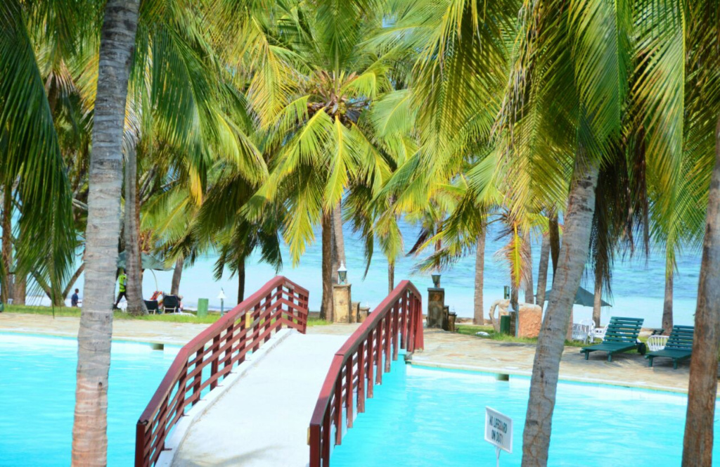 Отель PrideInn Flamingo Beach Resort & Spa