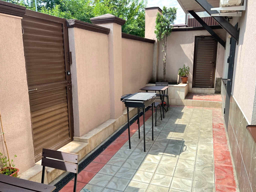 Rose Lux Azure Apartments