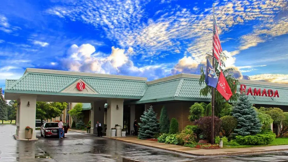 Отель Ramada Hotel & Conference Center
