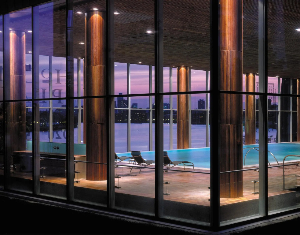 Canary Riverside Plaza Hotel