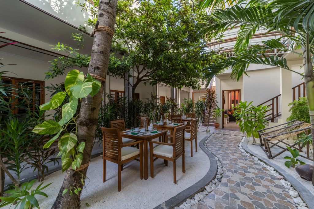 Kamadhoo Inn