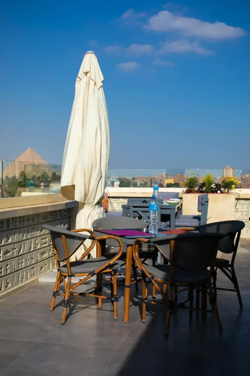 Pyramids Oasis Hotel