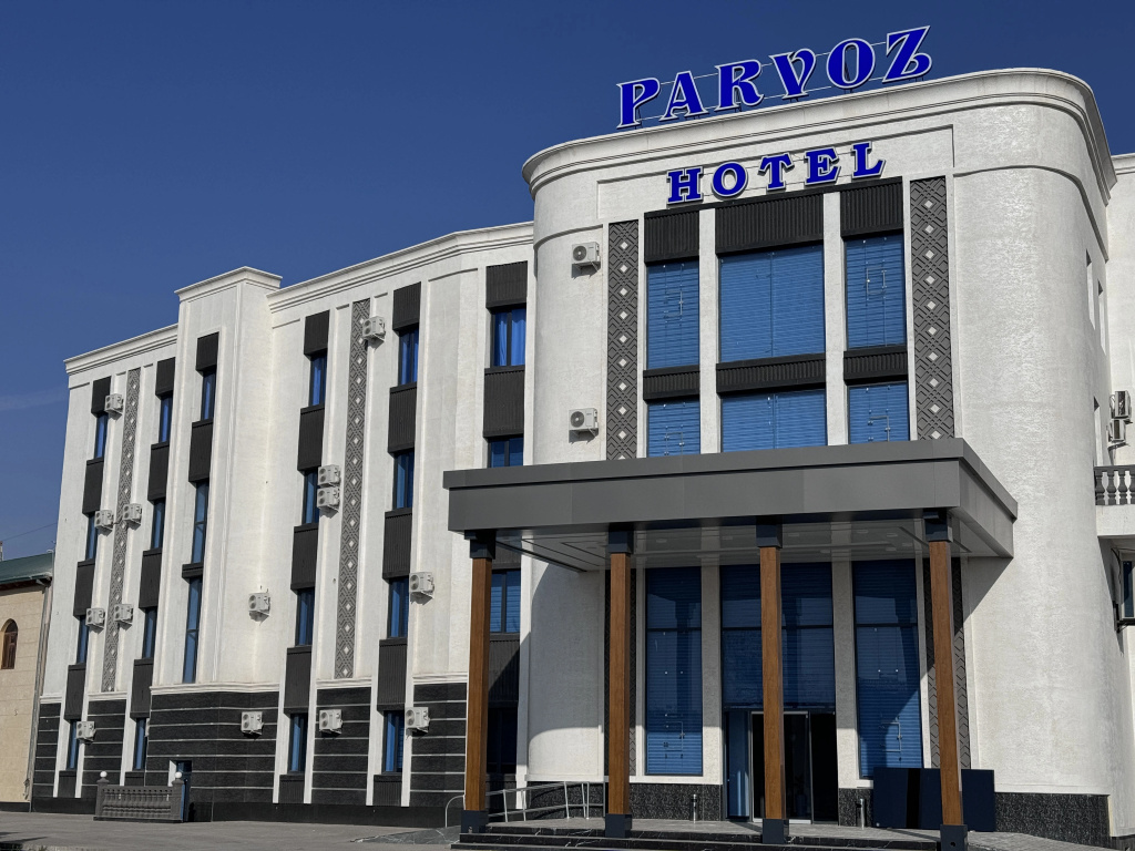 Parvoz Hotel