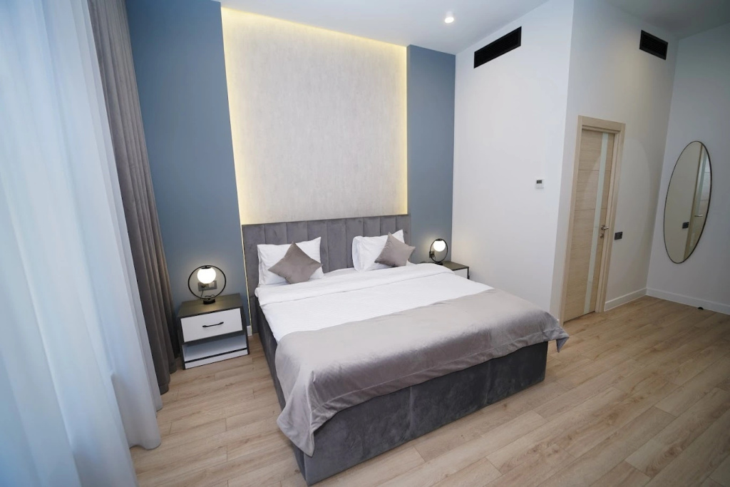B&M Hotel