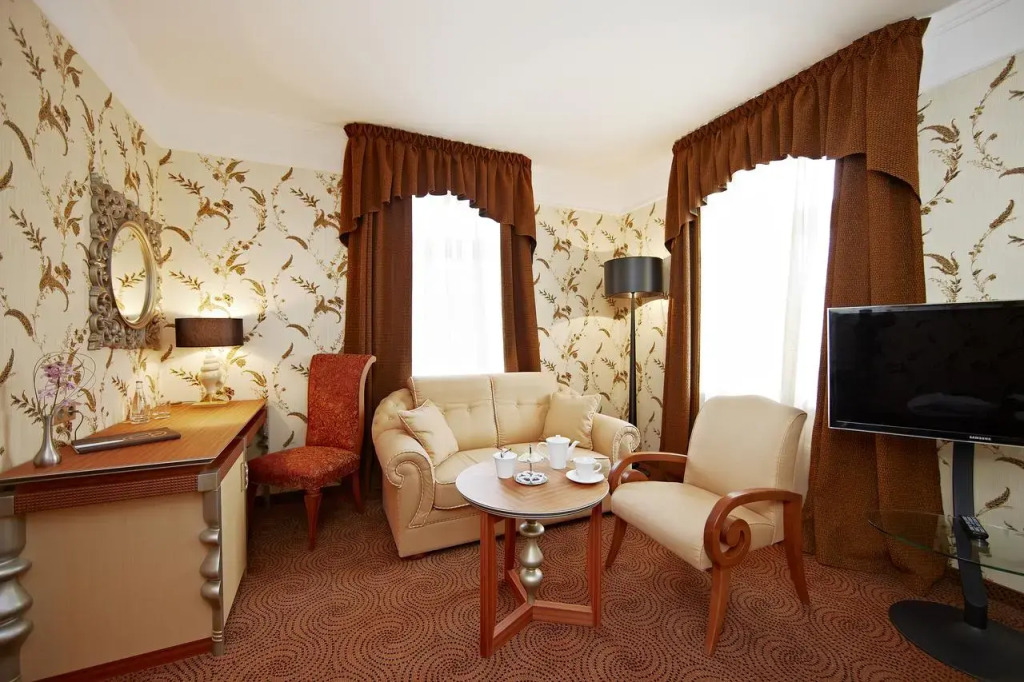 Dvor Podznoeva - Main Building