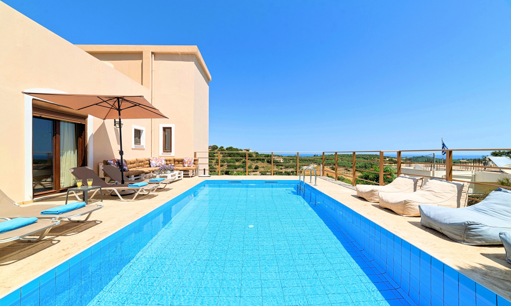 Cretan Sunny Villa With Heated Pool