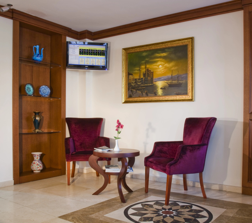 GLK PREMIER The Home Suites & Spa