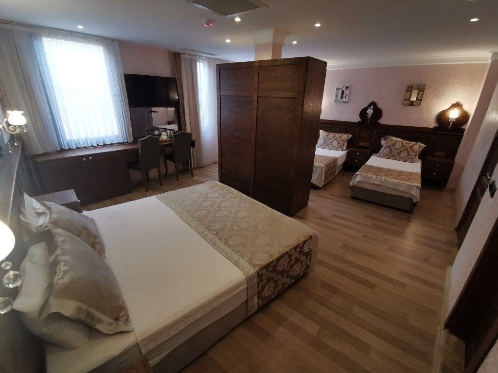 Perapolis Hotel