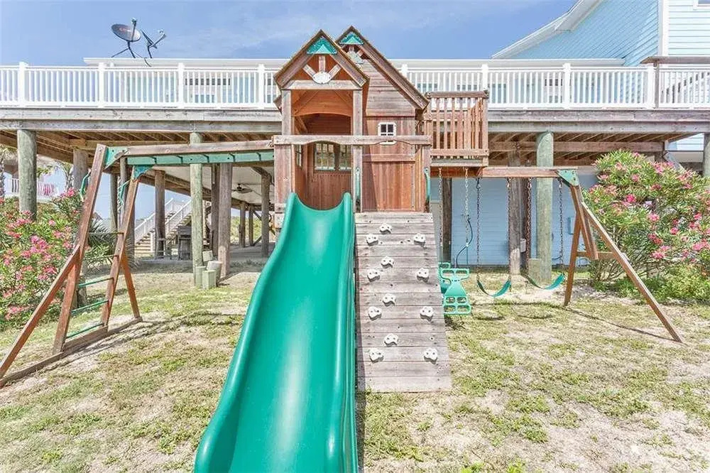 Beach Gem 6 Br home by RedAwning