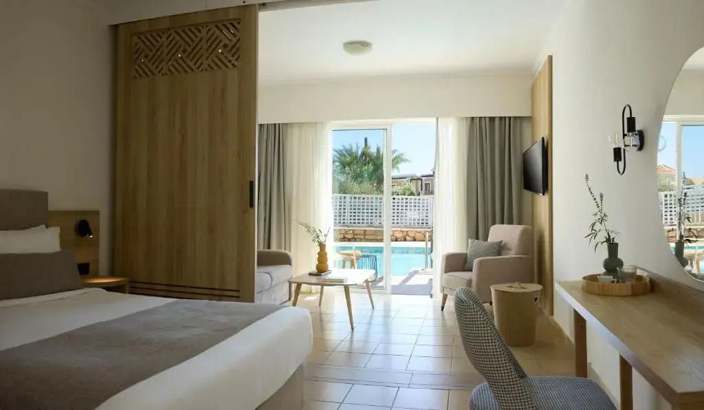 “Kiotari Miraluna Beach Resort”