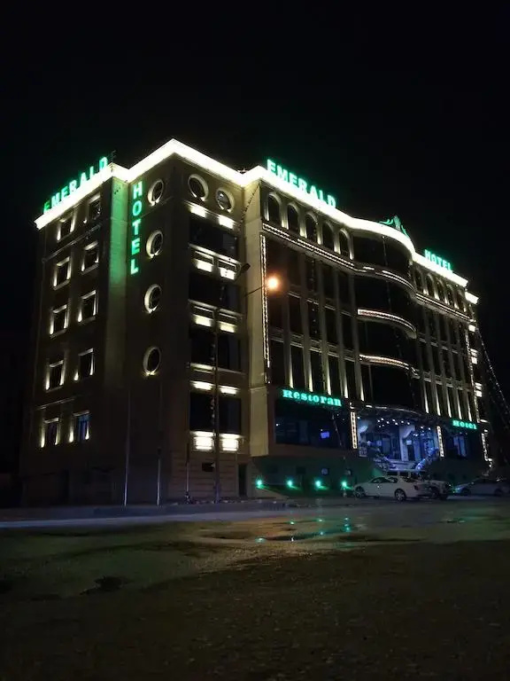 Отель Эмеральд
