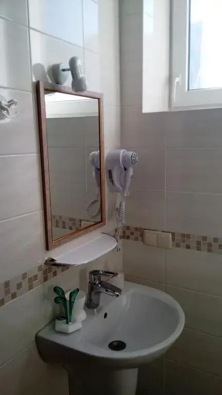 Uyut Guest House
