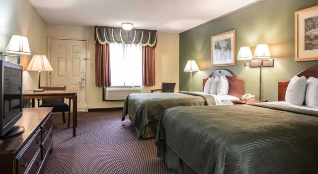 Четырёхместный номер Standard Rodeway Inn Harbison Area