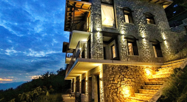 AlmondHouse Suites with Fireplace, จอง คอนโดโรงแรม Arachova 