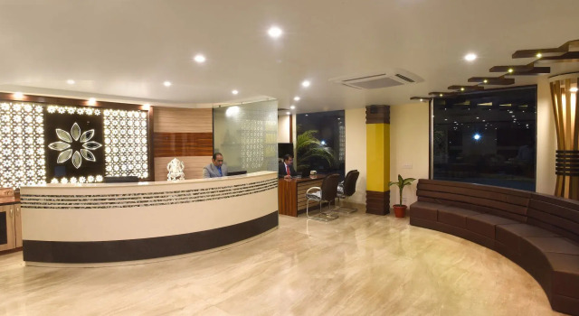 Starz Clarks INN Mussoorie, Забронировать Отель Массури штат Уттаракханд, рядом с Улица Молл-роуд в Массури