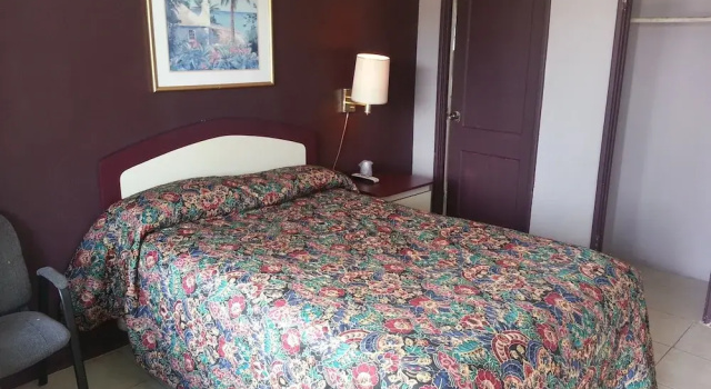 Sunny South Motel, Забронировать Мотель Отели Тампа с парковкой, Парковка