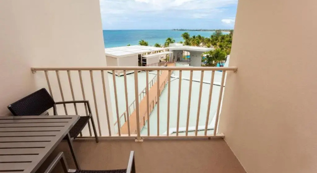 Четырёхместный номер Standard Courtyard by Marriott Isla Verde Beach Resort