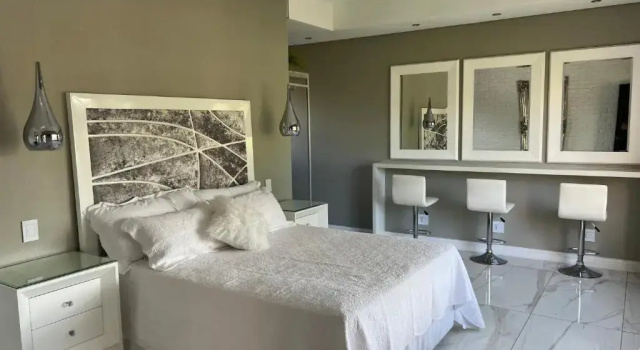 Двухместный номер Standard с видом на озеро Swan Lake Suites