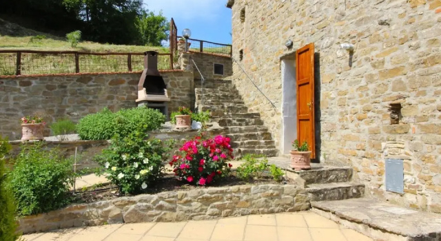 Коттедж Charming Stone Retreat