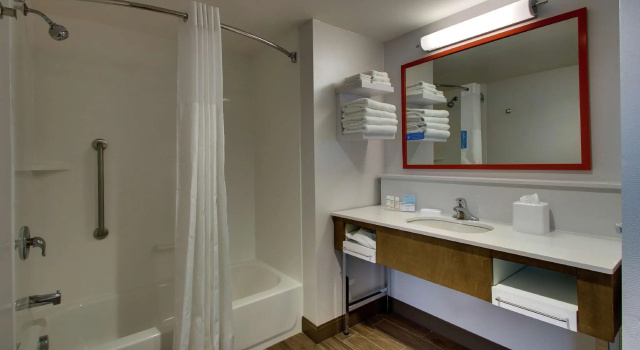 Четырёхместный люкс Hampton Inn & Suites By Hilton Southport