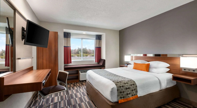 Microtel Inn & Suites by Wyndham, Book Hotel Georgia hoteller med pool, Swimmingpool