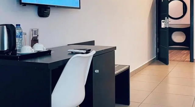 Апартаменты Economy с балконом и с видом на город Dazzle Hotel and Apartment