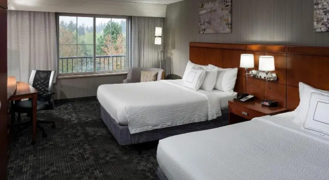 Четырёхместный номер Standard с балконом Courtyard by Marriott Santa Clarita Valencia