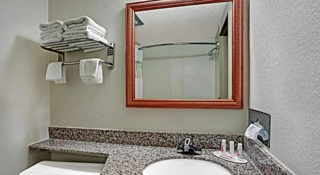 Студия Travelodge by Wyndham Iowa City