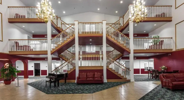 Четырёхместный люкс Branson Towers Hotel