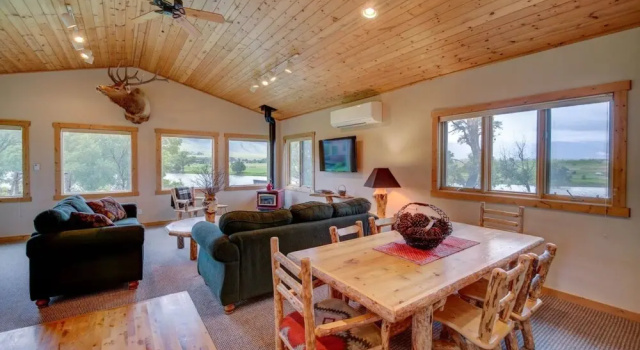 PV - Yellowstone River Retreat, Забронировать Отель Эмигрант Национальный парк Йеллоустоун, северный вход