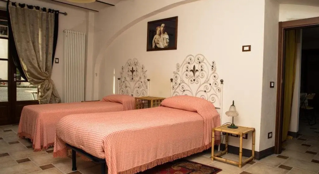 La Madonnina Agriturismo Dorè, Prenota Hotel Hotel 3 stelle a Alba, 3*