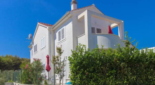 Apartments Villa Tribunj, Забронировать Апартаменты/квартира Трибунь Шибенско-Книнская жупания