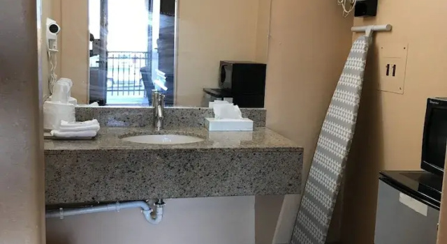 Шестиместный номер Standard Travel Inn