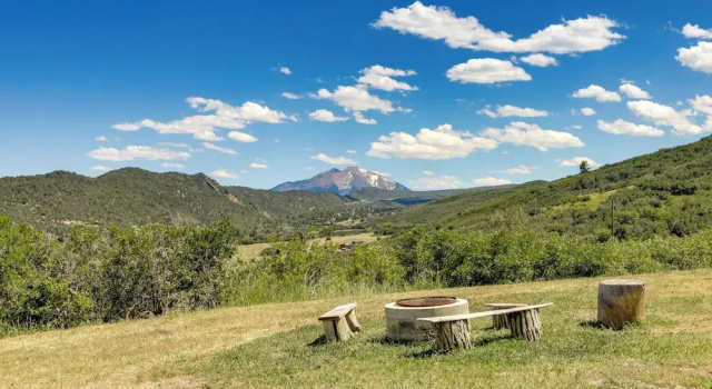 Scenic Mount Sopris View: Historic Alpine Cabin!, Rezervasyon Tatil Evi New Castle Kır Evleri / Kır Evleri, Küçük Ev