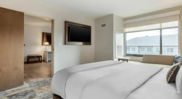 Люкс DoubleTree by Hilton Charleston Riverview