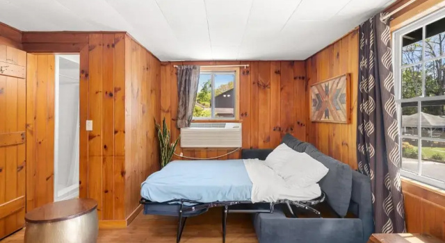 Двухместный люкс CedarWood Inn